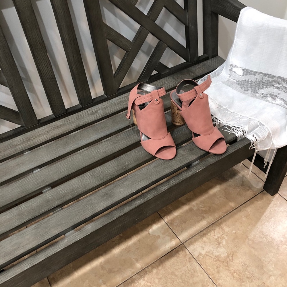 - - Guess women shoes size 7